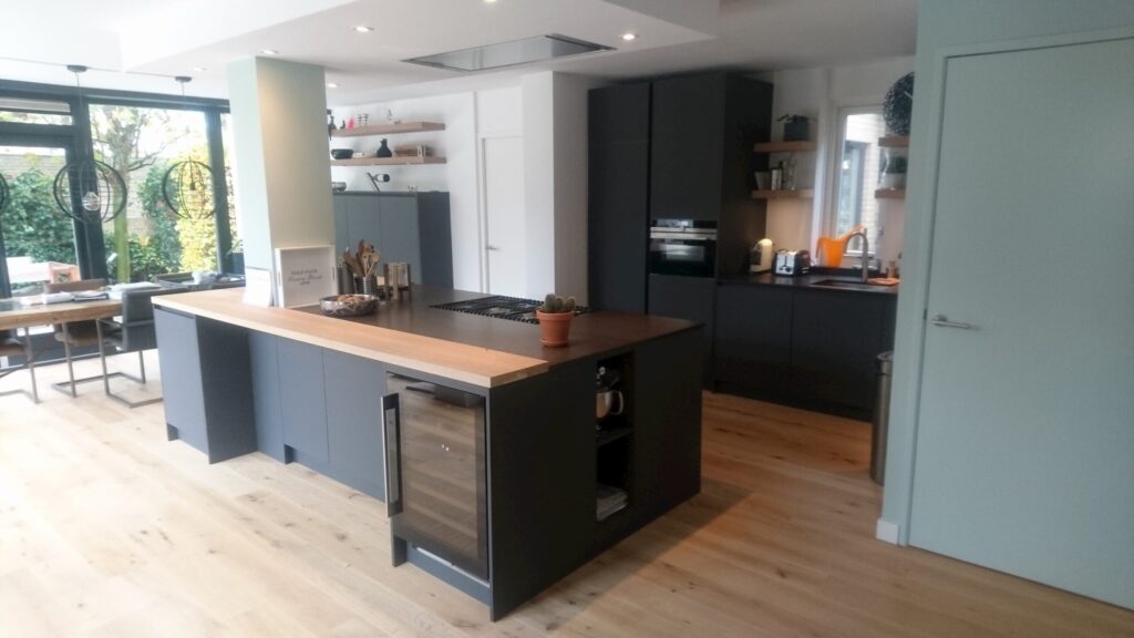 Interieuver - Modern greeploze maatwerk keuken