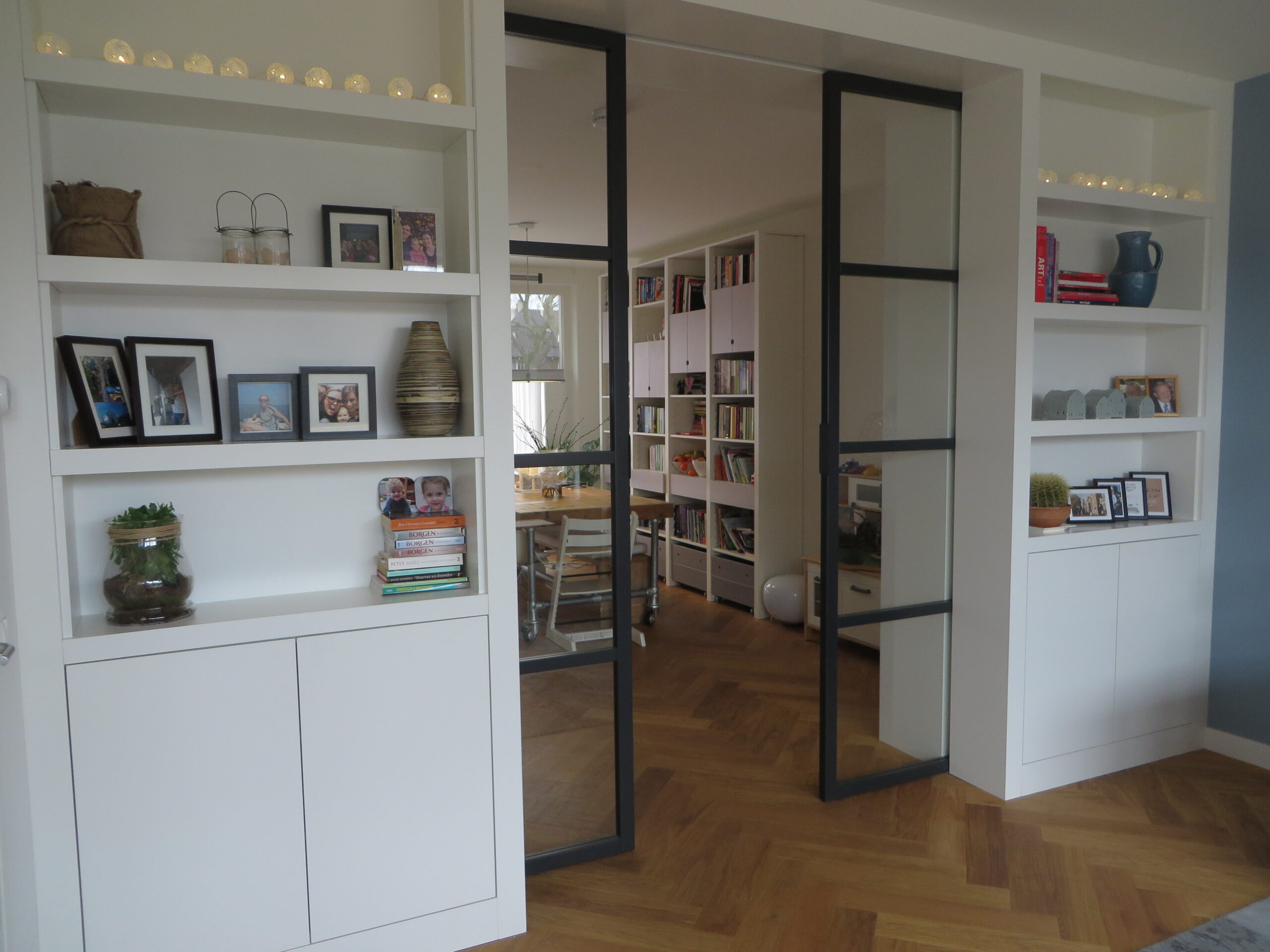 Moderne kamer en suite op maat gemaakt