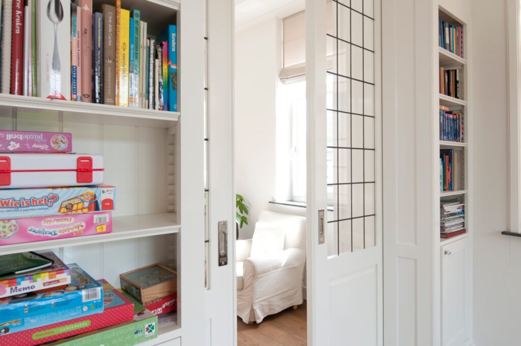 Hoogglans witte kamer en suite