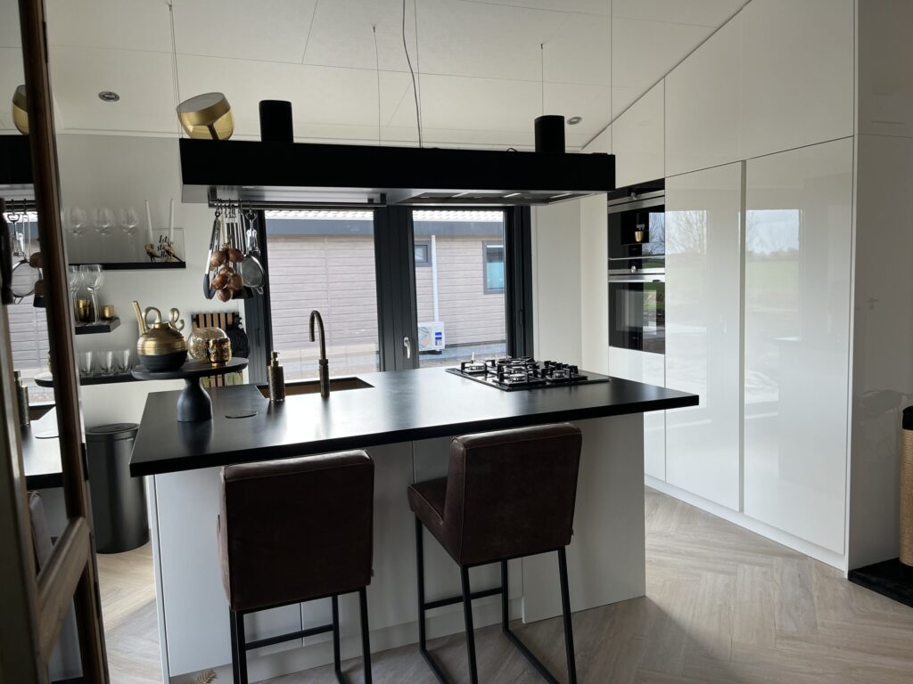 hoogglans keuken Benschop 2 scaled 1